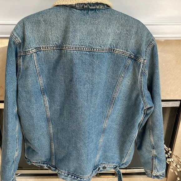 Levi's Classic Blue Denim Jacket with Sherpa Collar - Picture 4 of 4
